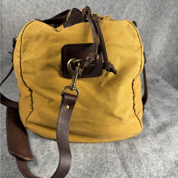 Filson Medium Rugged Twill Duffle Bag - Picture 5 of 13